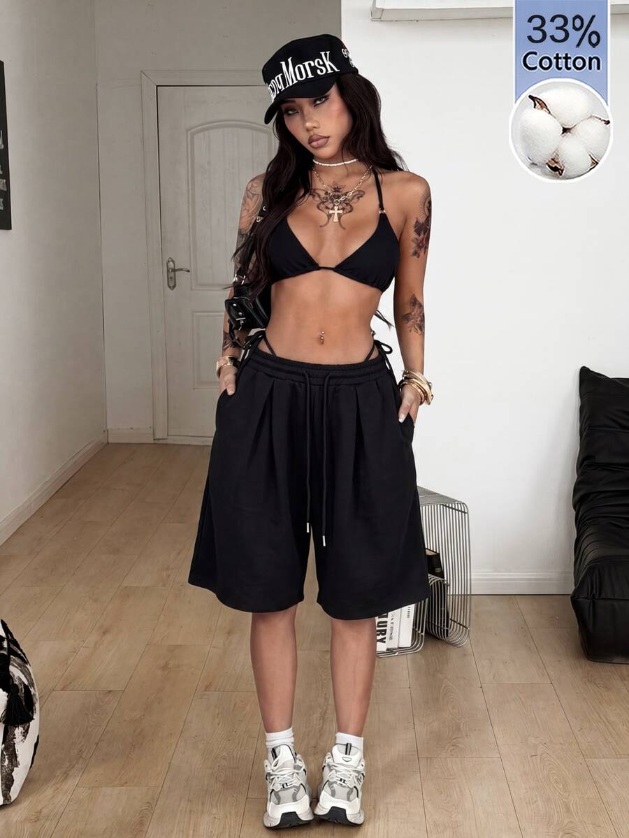 Casual women's low-rise baggy bermuda shorts with drawstring waist and pockets