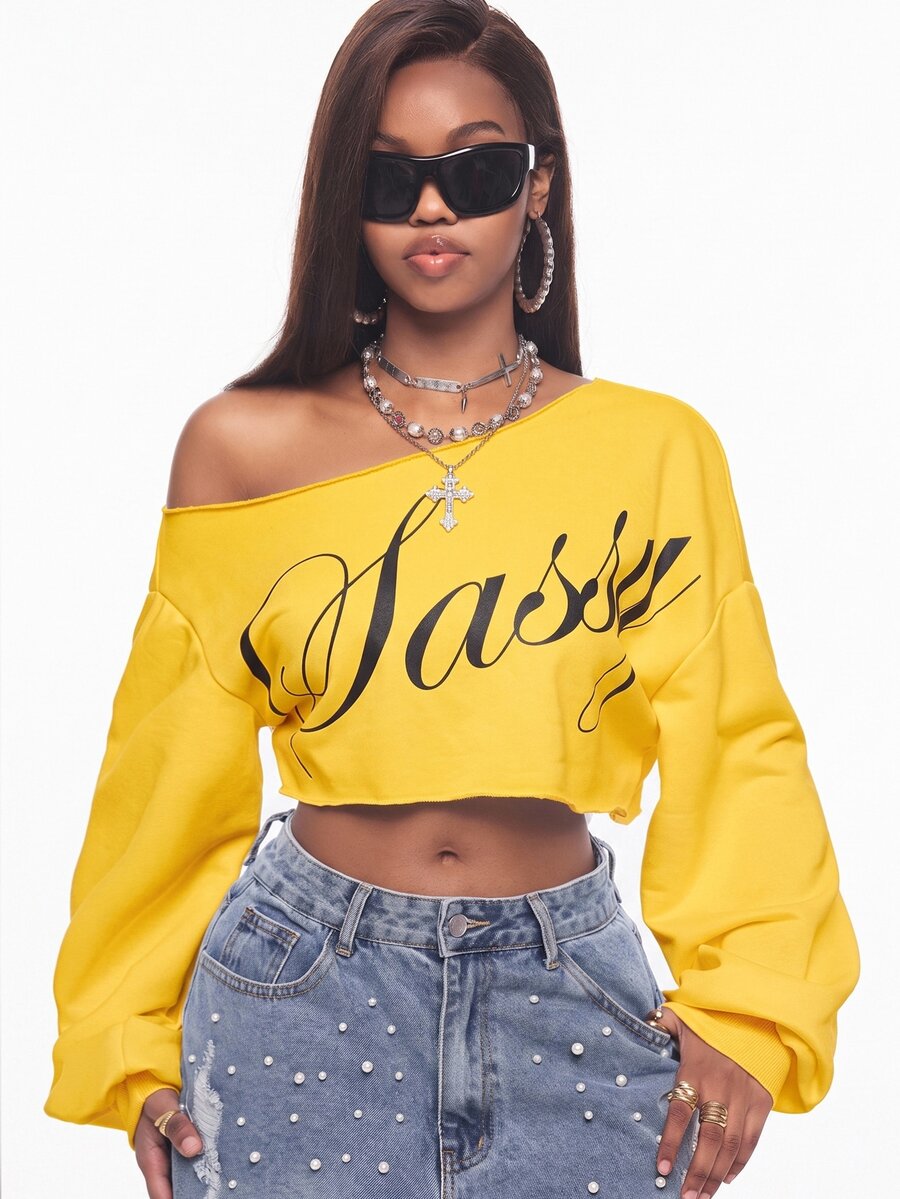 Women's plain oversized boat neck sweatshirt with long raglan sleeves in a relaxed pullover fit.