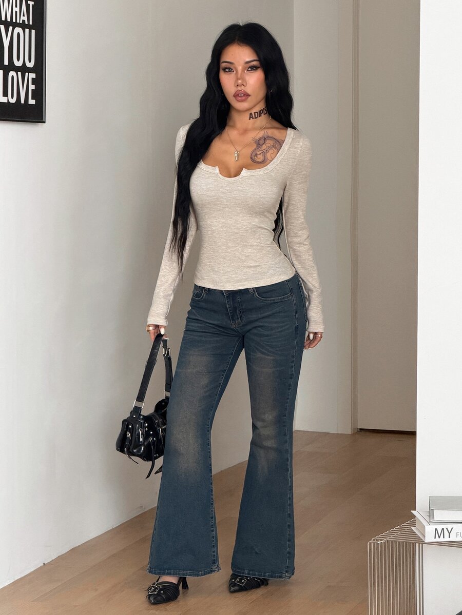 Women's slim fit long sleeve V-neck t-shirt with ruched bustier details in knitted stretch fabric