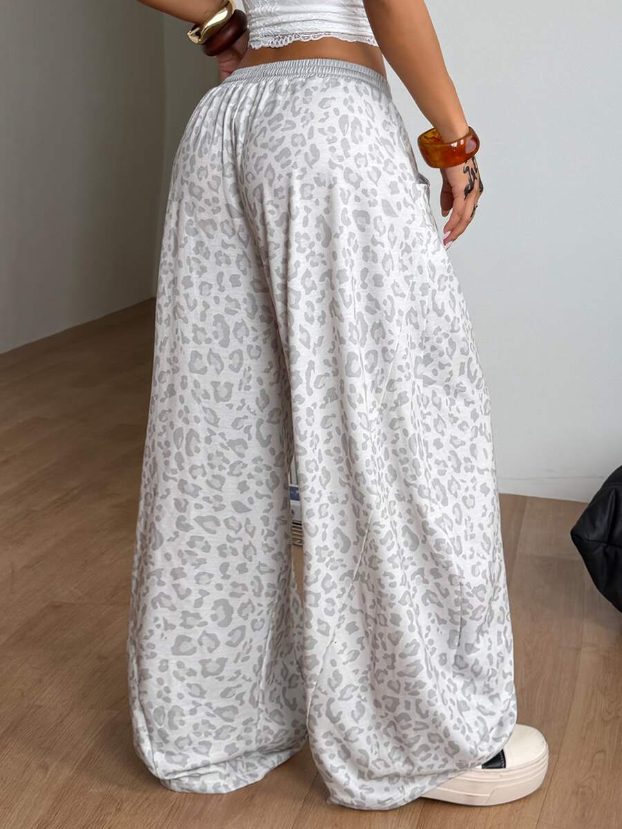 Women's casual grey plaid sweatpants featuring an elastic drawstring waistband, side pockets, and a relaxed loose fit.