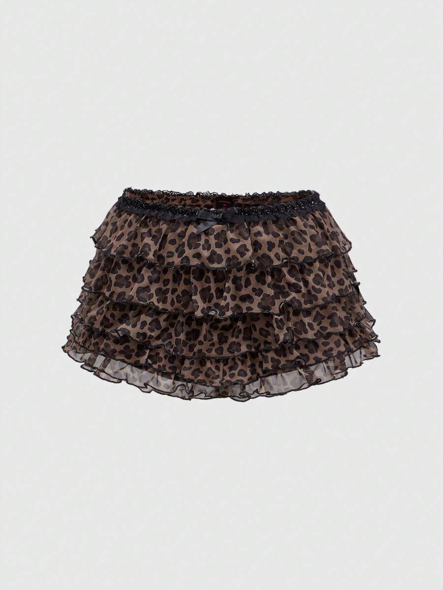 Y2K leopard print two-piece outfit with strapless bandeau top and ruffle mini shorts, featuring contrast lace and a slim fit
