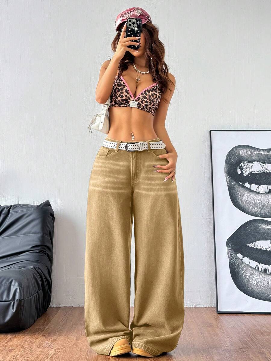Women's casual loose fit wide leg denim jeans with functional pockets and low waist design.