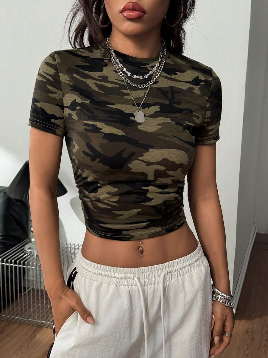 Women's ruched crop t-shirt with short sleeves and round neckline in a slim fit silhouette