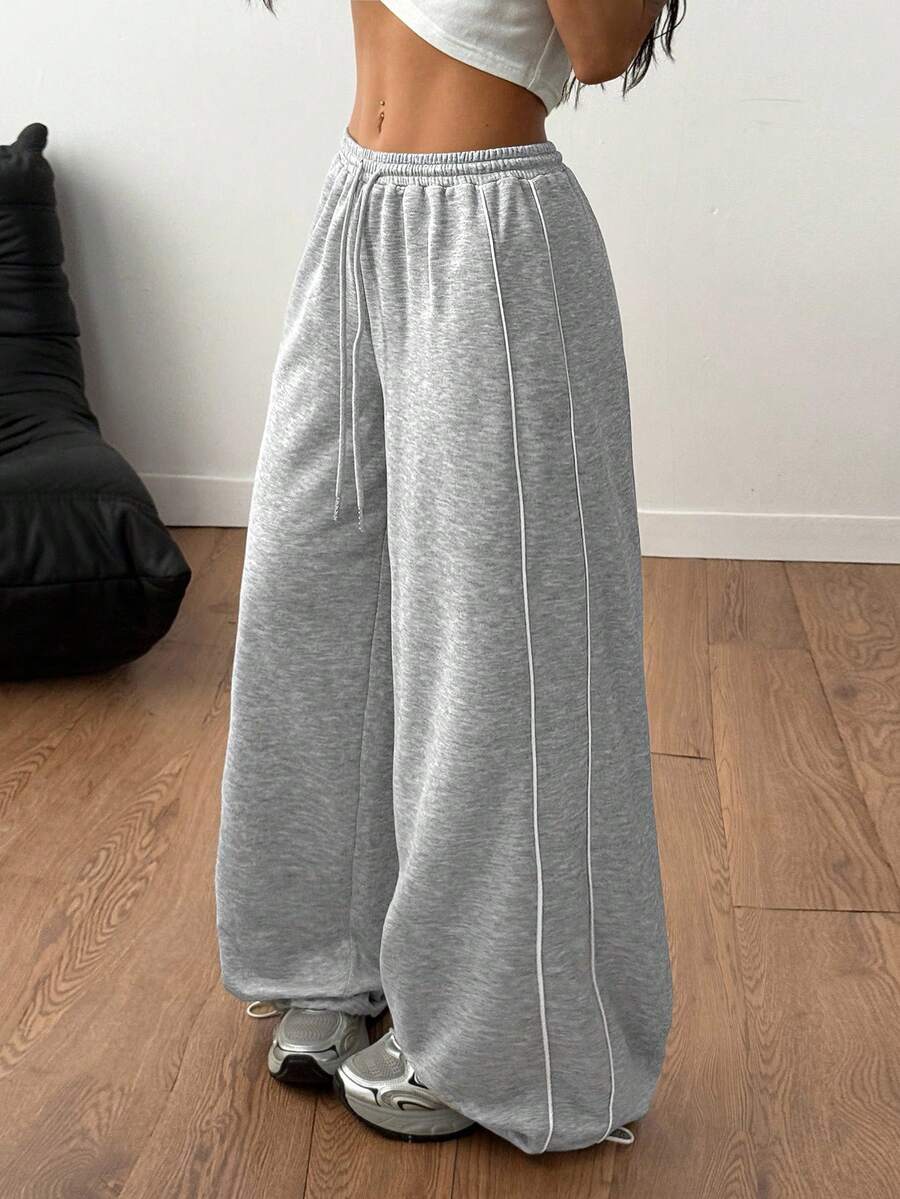 Women's wide leg trousers with a tree branch graphic pattern, loose fit, and mid-rise waist in woven fabric.