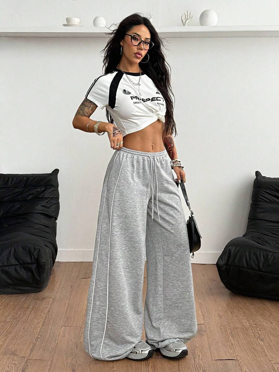 Women's wide leg trousers with a tree branch graphic pattern, loose fit, and mid-rise waist in woven fabric.