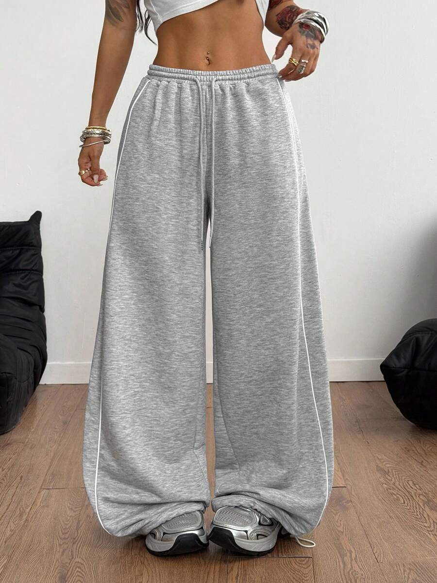 Women's wide leg trousers with a tree branch graphic pattern, loose fit, and mid-rise waist in woven fabric.