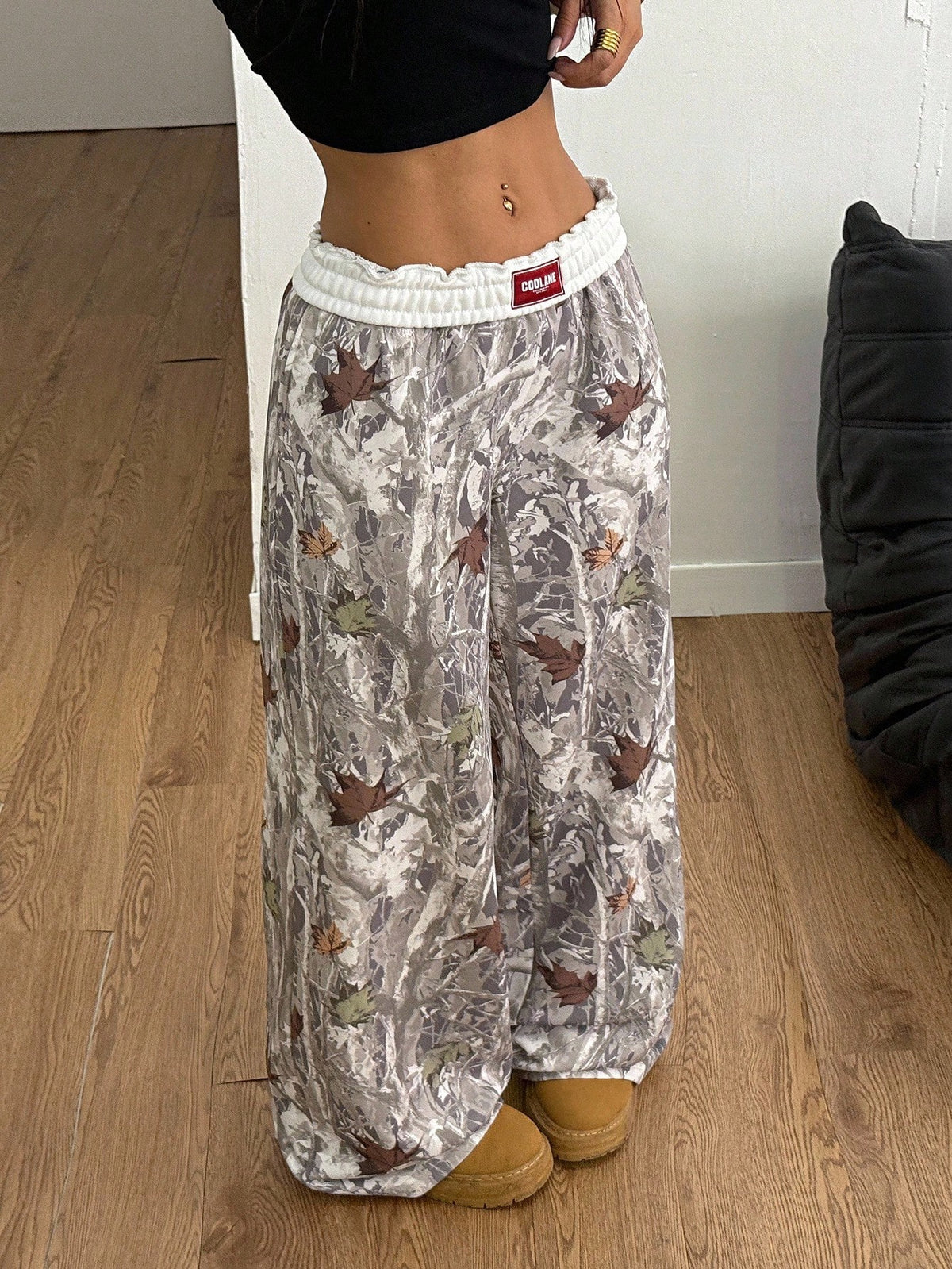 Women's striped straight leg casual trousers with elastic mid waist and side pockets