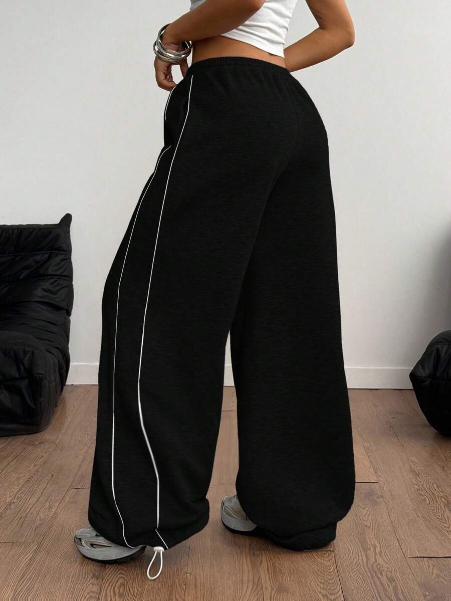 Women's wide leg trousers with a tree branch graphic pattern, loose fit, and mid-rise waist in woven fabric.