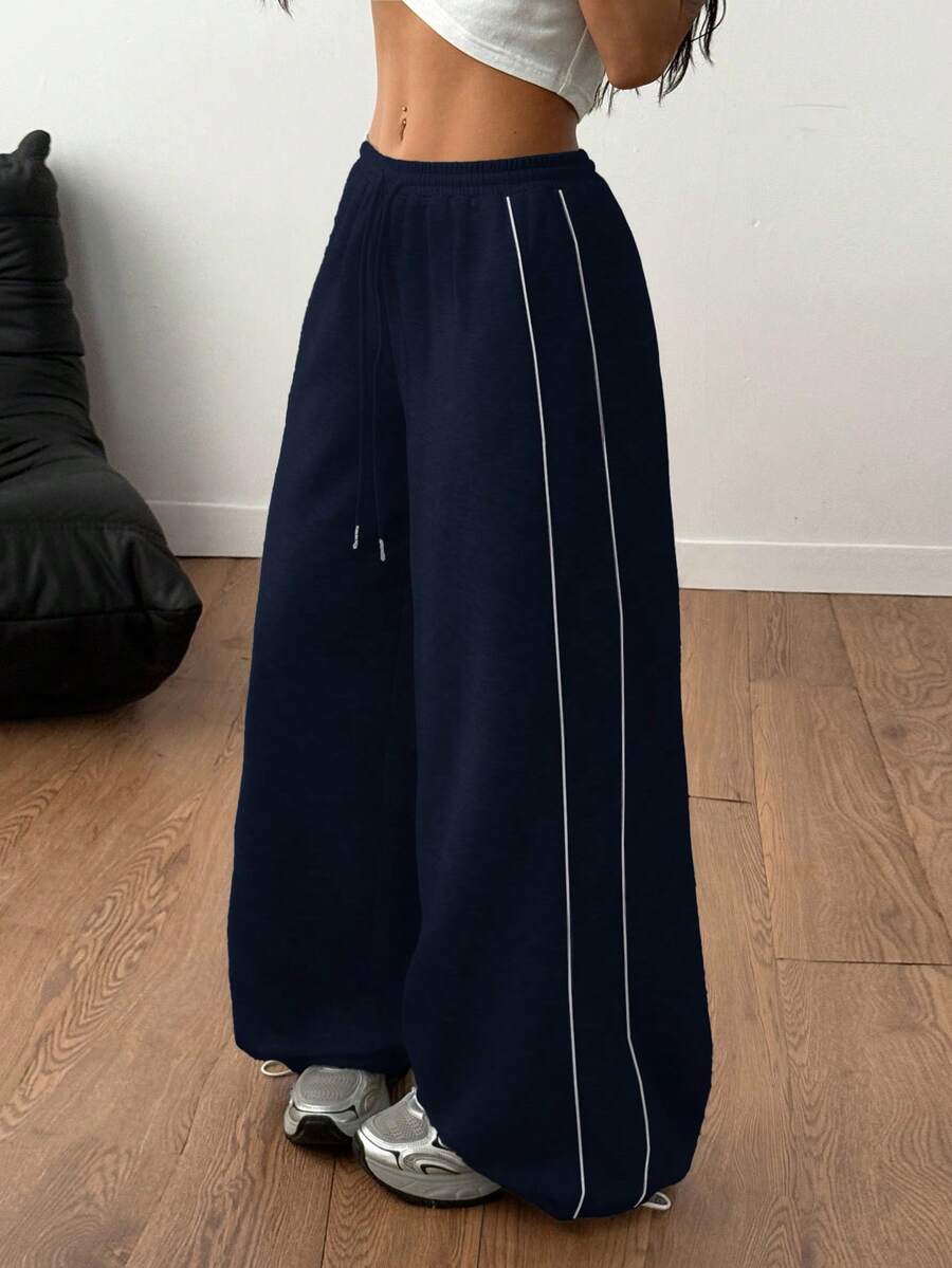 Women's wide leg trousers with a tree branch graphic pattern, loose fit, and mid-rise waist in woven fabric.