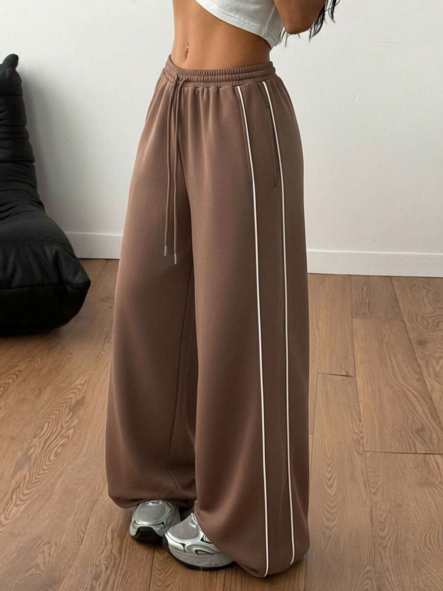 Women's wide leg trousers with a tree branch graphic pattern, loose fit, and mid-rise waist in woven fabric.