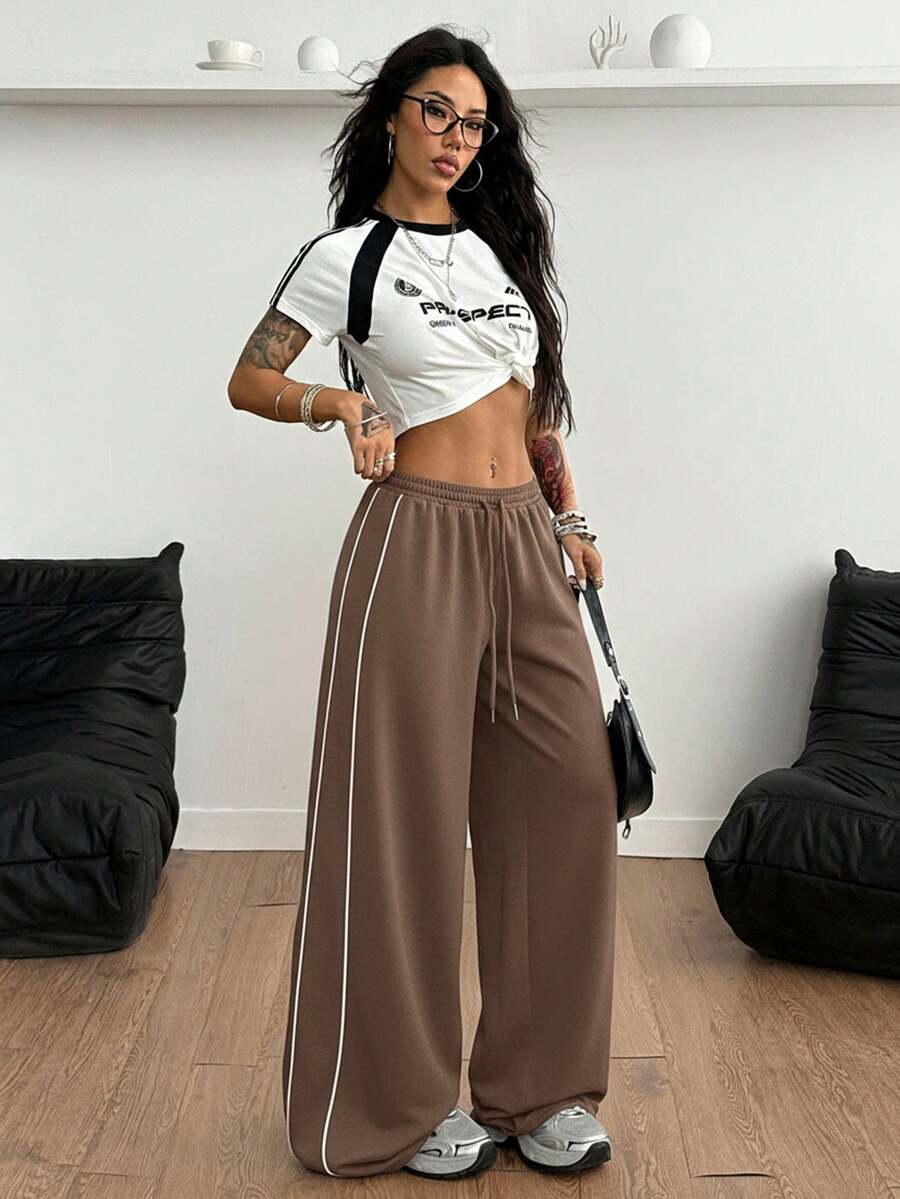 Women's wide leg trousers with a tree branch graphic pattern, loose fit, and mid-rise waist in woven fabric.