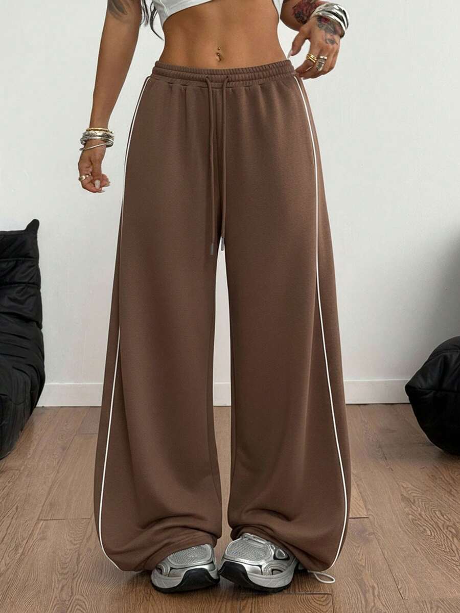 Women's wide leg trousers with a tree branch graphic pattern, loose fit, and mid-rise waist in woven fabric.