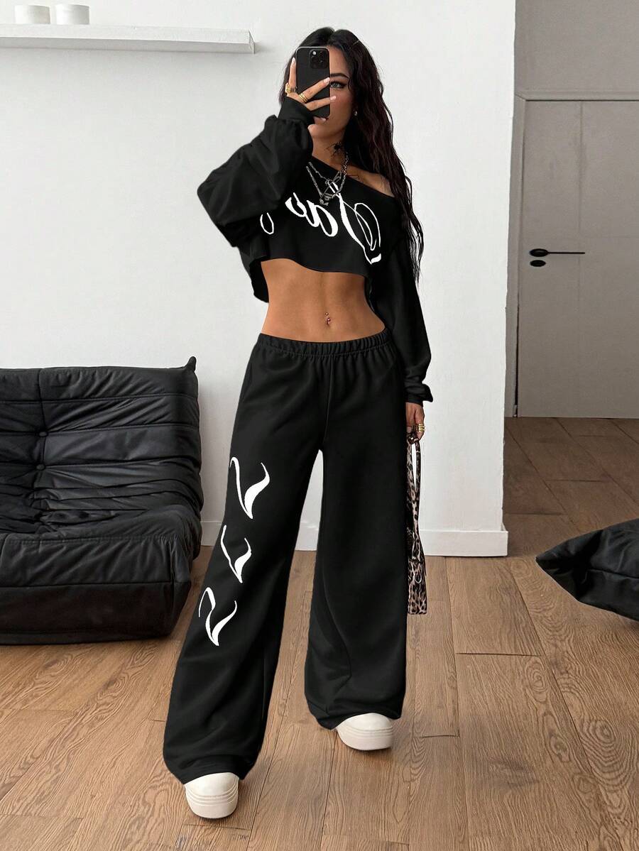 Women's plain oversized boat neck sweatshirt with long raglan sleeves in a relaxed pullover fit.