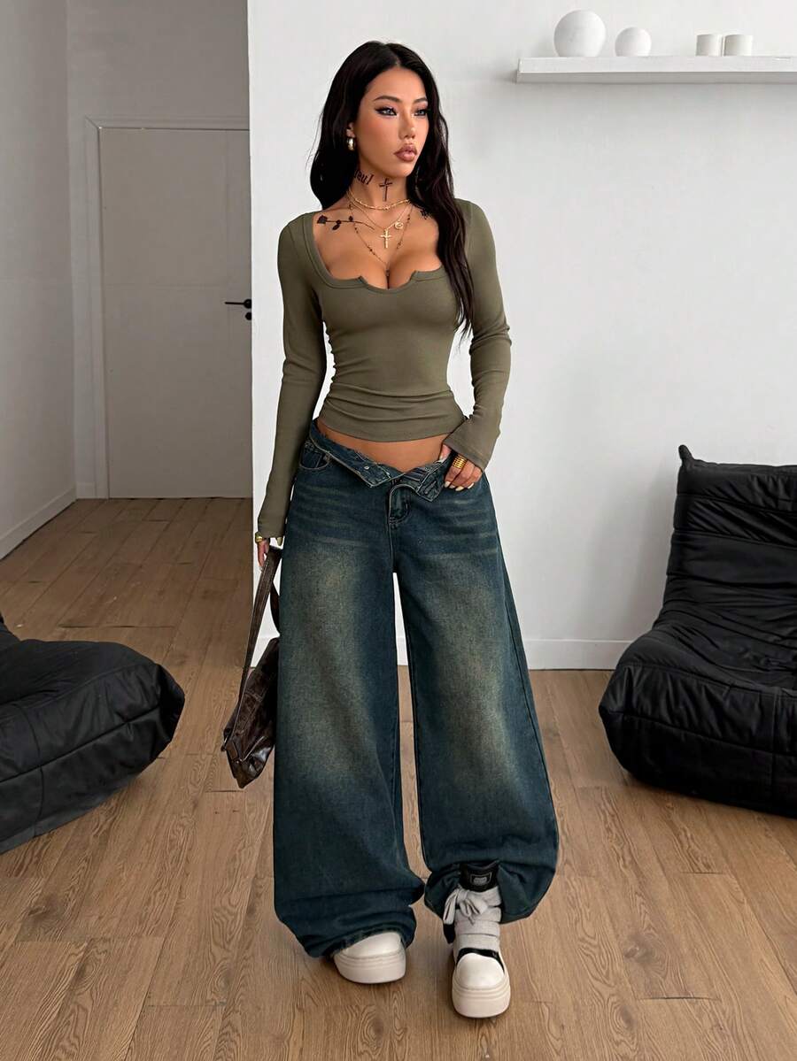 Women's slim fit long sleeve V-neck t-shirt with ruched bustier details in knitted stretch fabric