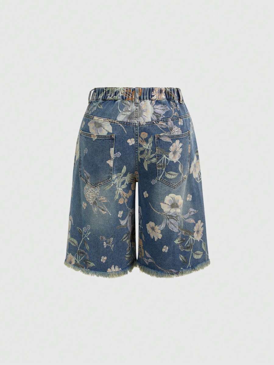 Women's loose wide-leg denim Bermuda shorts featuring vintage animal and paisley print with pockets and zipper fly.