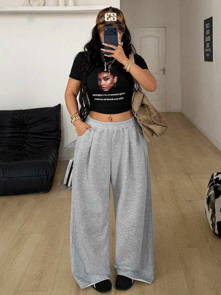 Women's loose wide leg casual sweatpants with an elastic waistband and side pockets