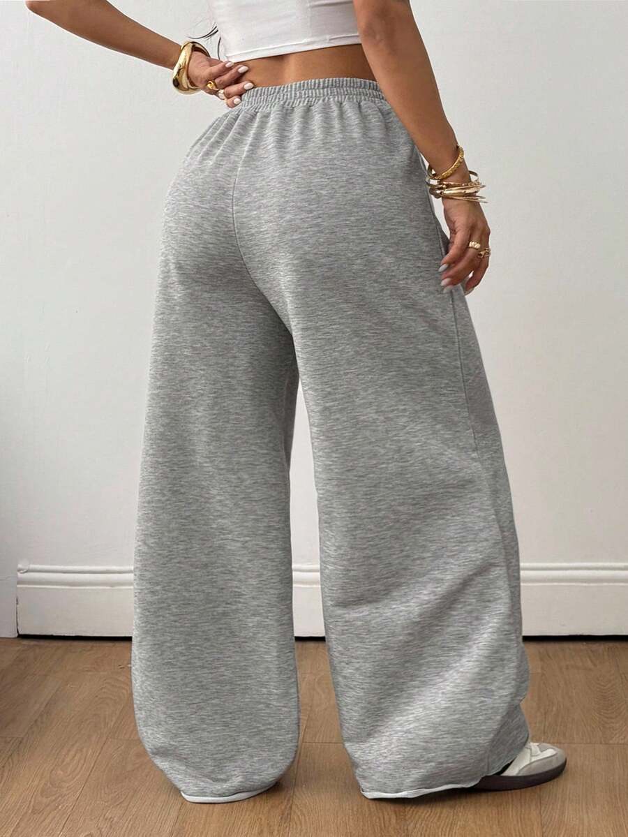 Women's loose wide leg casual sweatpants with an elastic waistband and side pockets