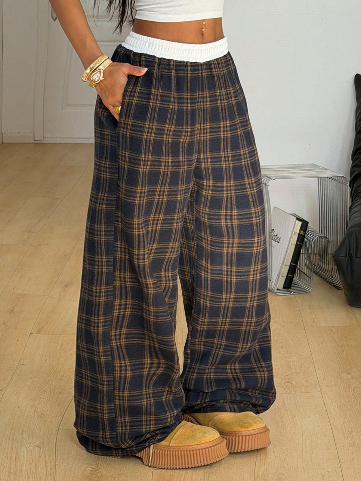 Women's striped straight leg casual trousers with elastic mid waist and side pockets