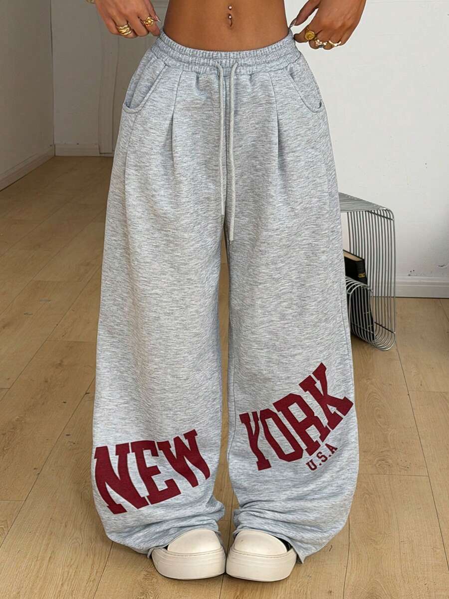 Women's loose wide leg casual sweatpants with an elastic waistband and side pockets