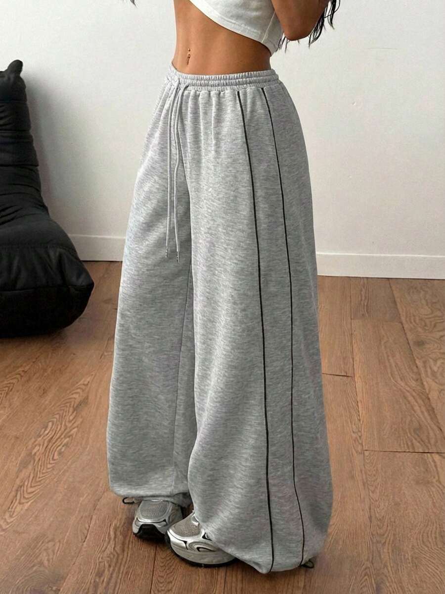 Women's wide leg trousers with a tree branch graphic pattern, loose fit, and mid-rise waist in woven fabric.