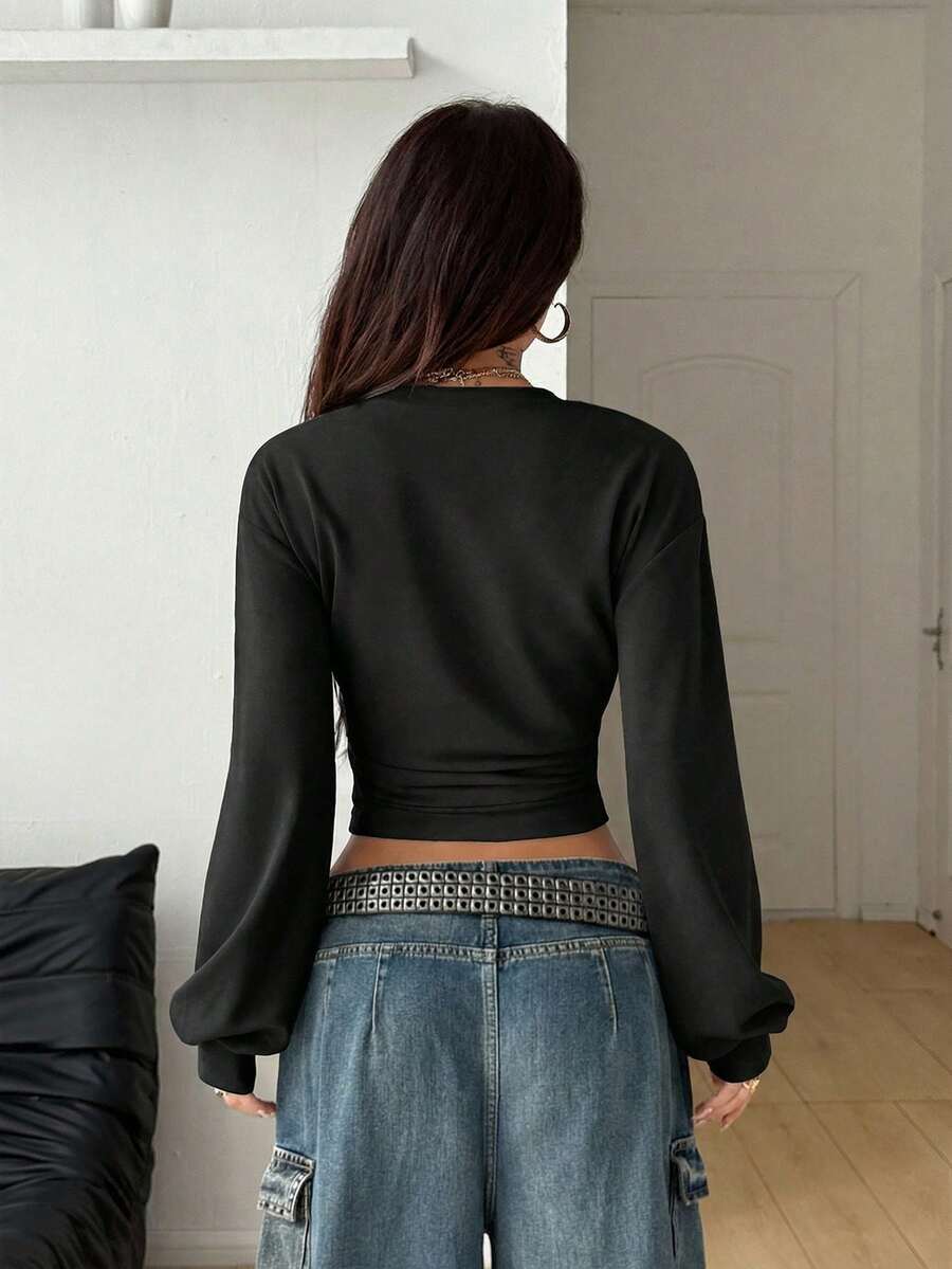 Women's casual black long sleeve knitted pullover sweatshirt featuring a round neck and cinched waist design.