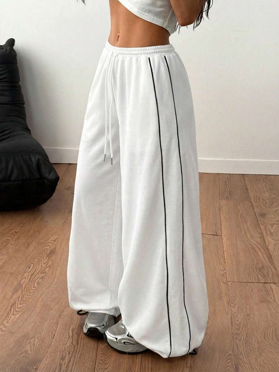 Women's wide leg trousers with a tree branch graphic pattern, loose fit, and mid-rise waist in woven fabric.