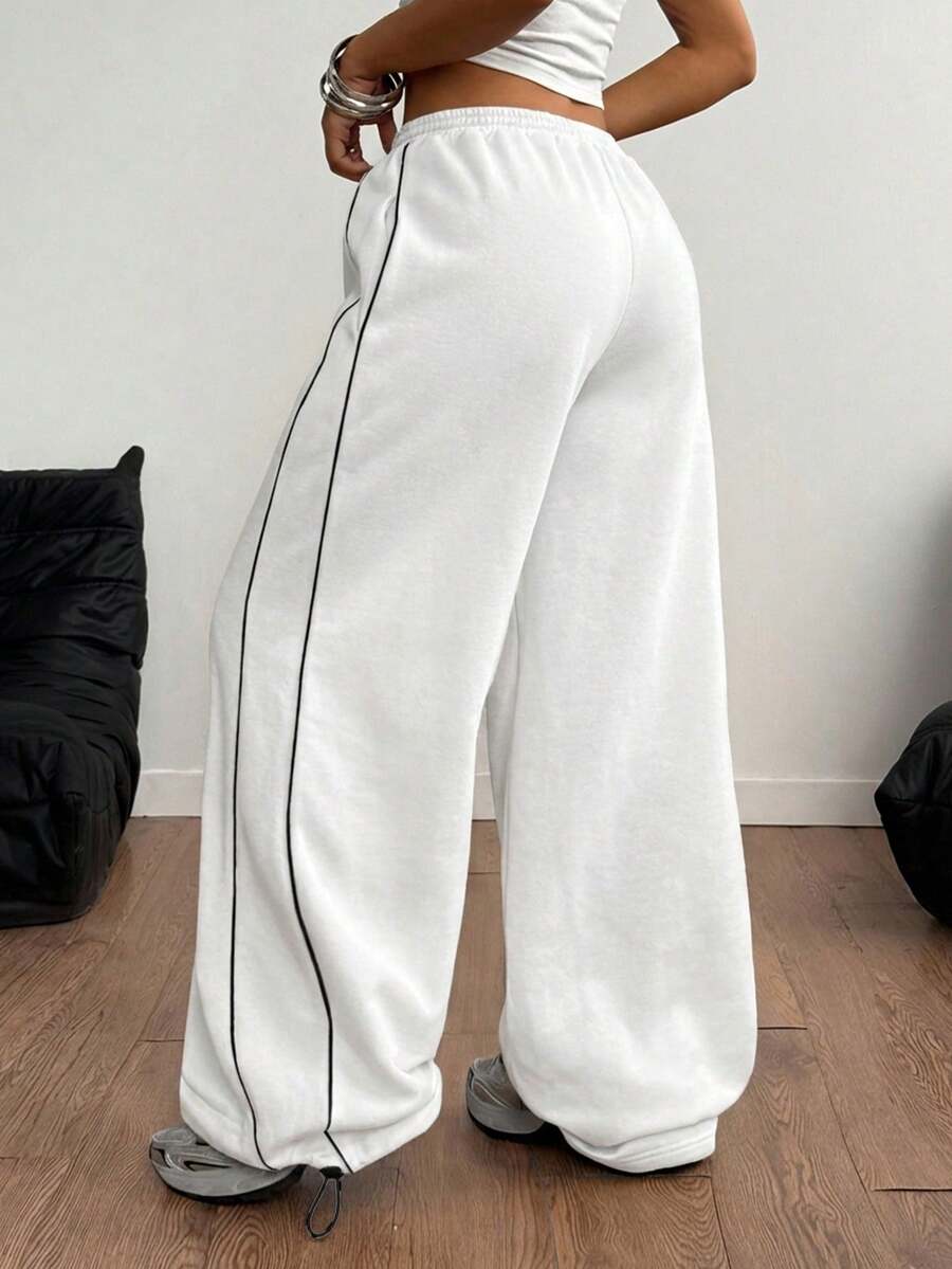 Women's wide leg trousers with a tree branch graphic pattern, loose fit, and mid-rise waist in woven fabric.