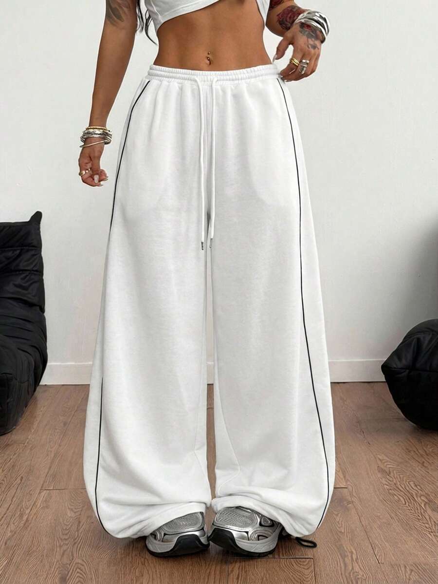 Women's wide leg trousers with a tree branch graphic pattern, loose fit, and mid-rise waist in woven fabric.
