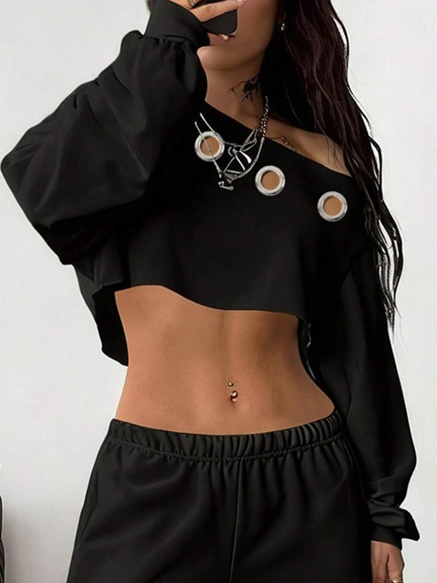 Women's plain oversized boat neck sweatshirt with long raglan sleeves in a relaxed pullover fit.