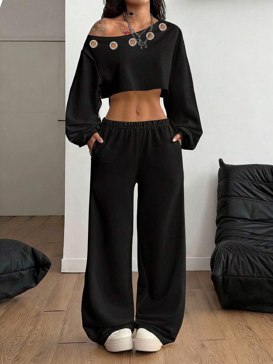 Women's plain oversized boat neck sweatshirt with long raglan sleeves in a relaxed pullover fit.