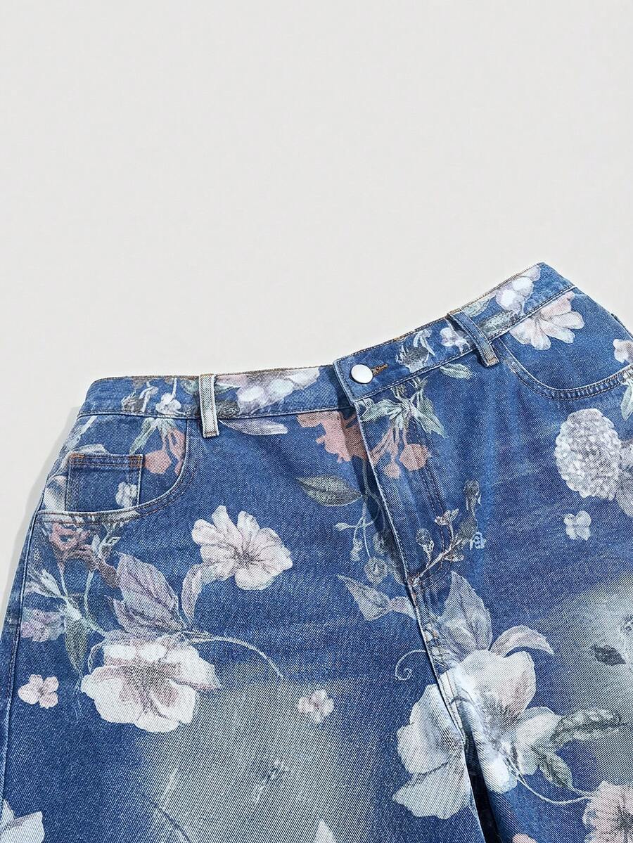 Women's loose wide-leg denim Bermuda shorts featuring vintage animal and paisley print with pockets and zipper fly.