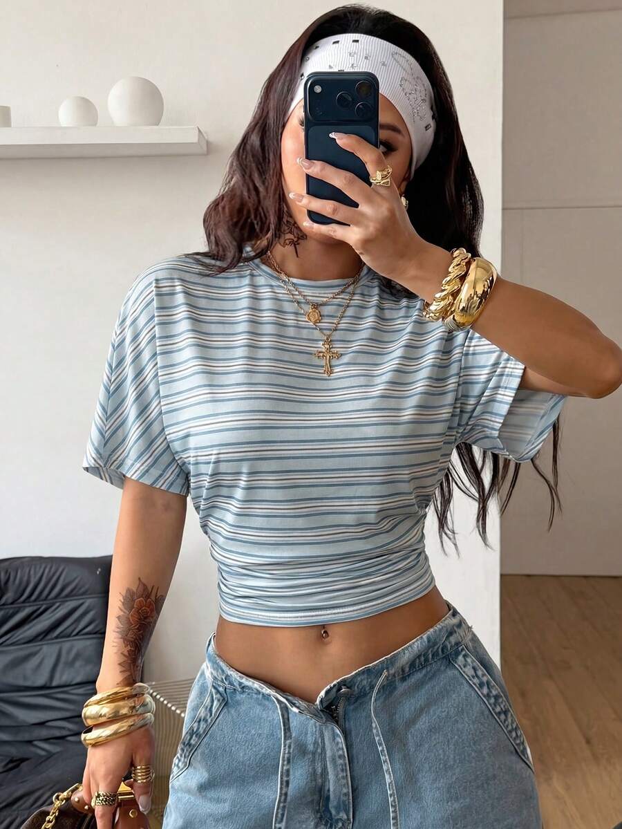 Women's casual short sleeve round neck cotton t-shirt with high stretch fabric.