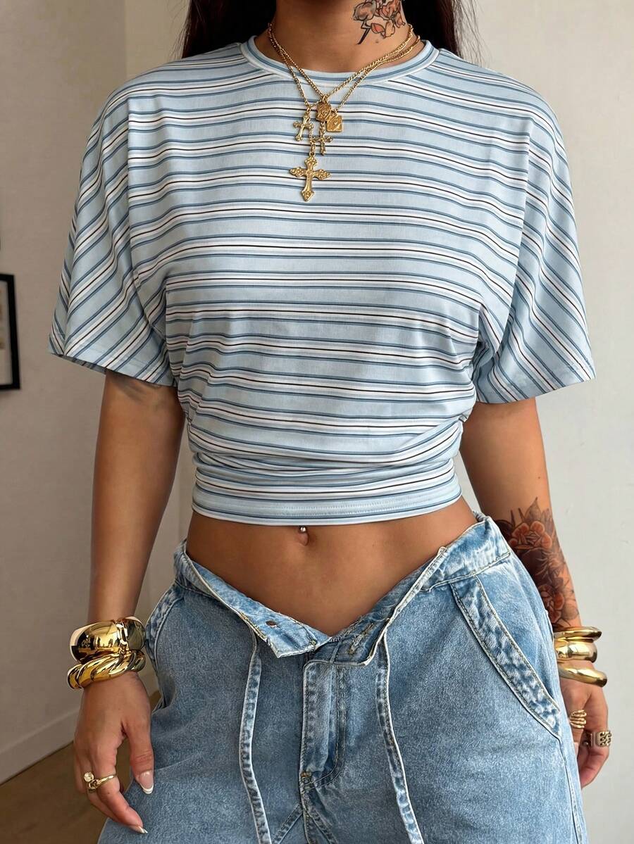 Women's casual short sleeve round neck cotton t-shirt with high stretch fabric.