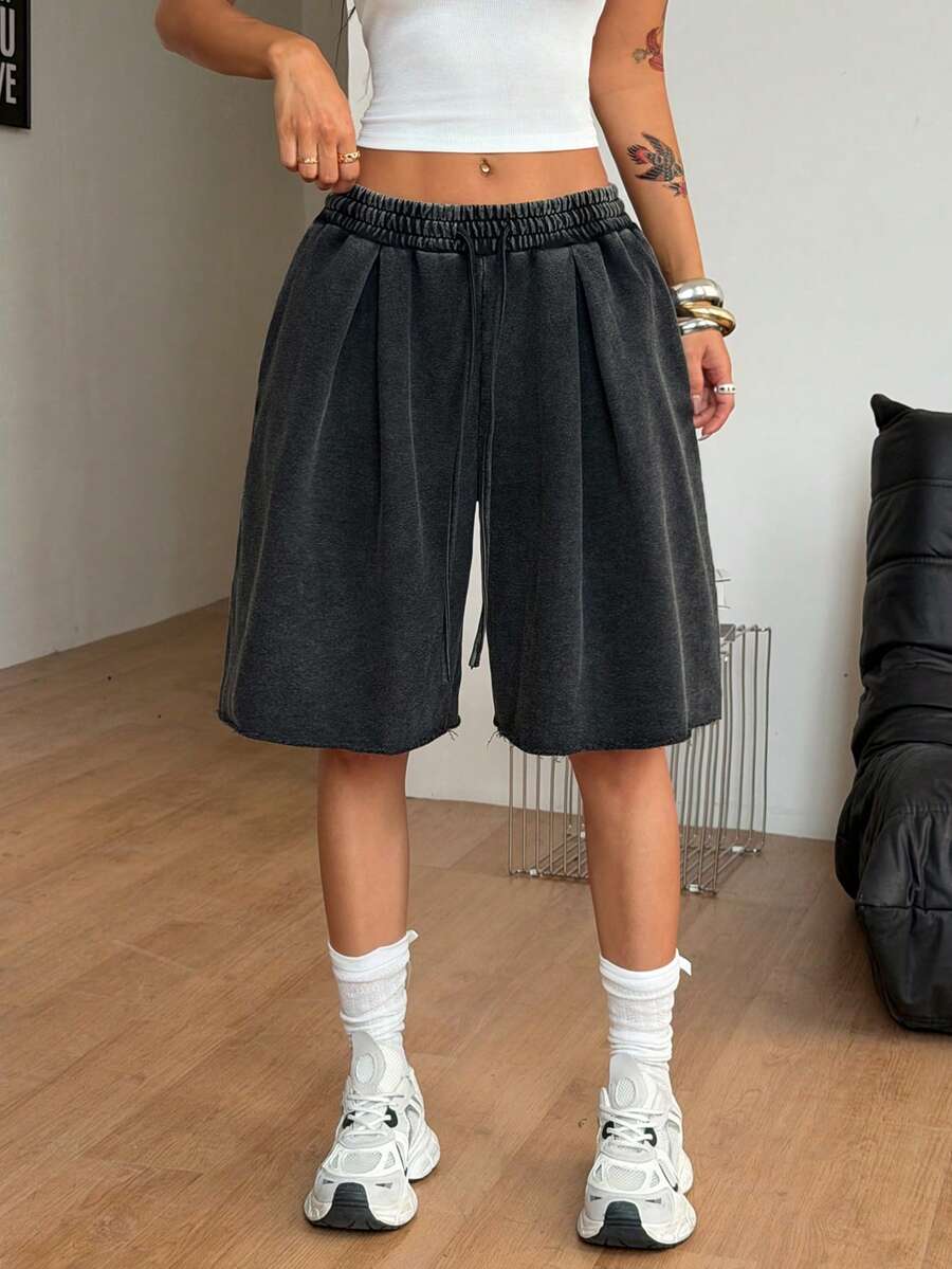 Casual women's low-rise baggy bermuda shorts with drawstring waist and pockets