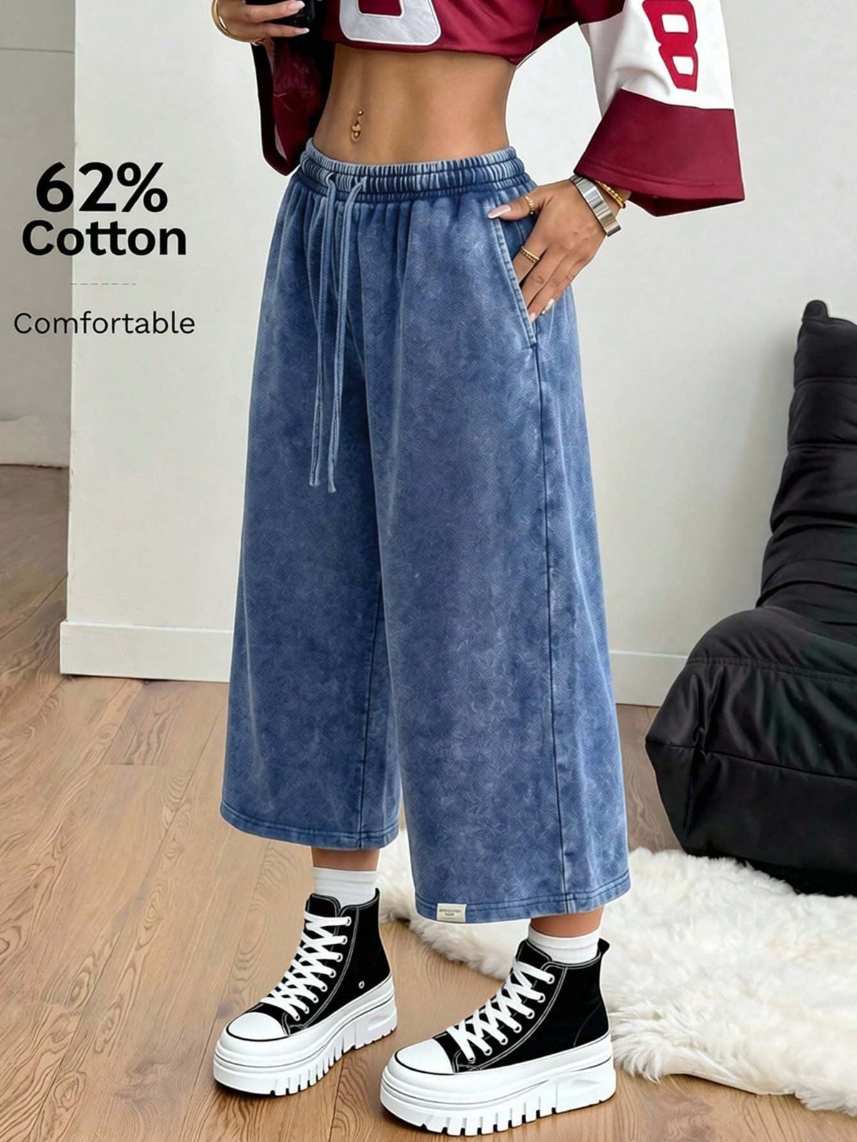 Casual loose fit Bermuda shorts with an elastic drawstring waistband and pockets in a soft cotton blend fabric.