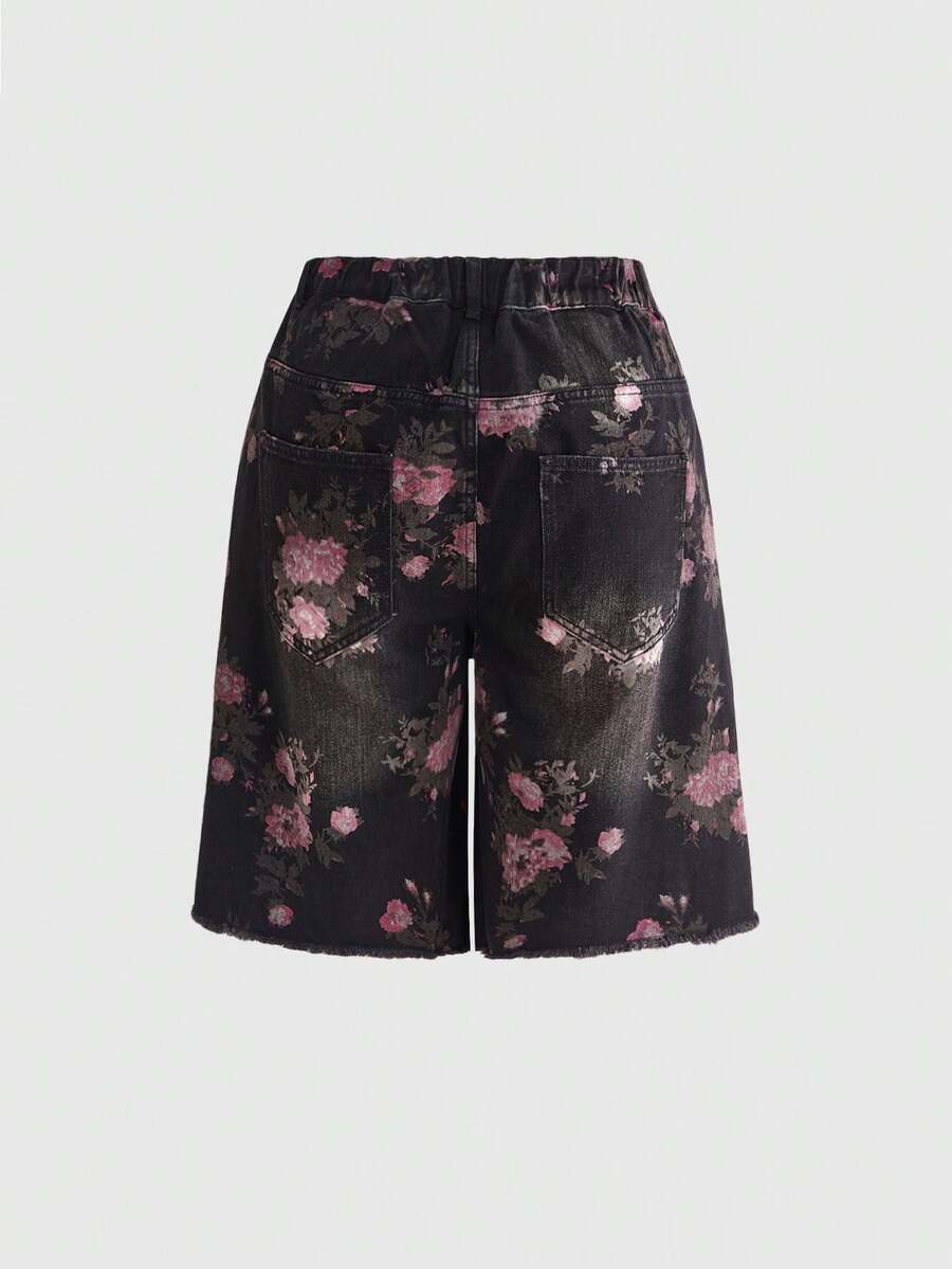 Women's loose wide-leg denim Bermuda shorts featuring vintage animal and paisley print with pockets and zipper fly.