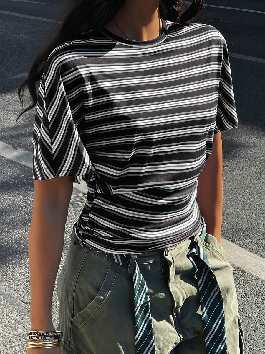 Women's casual short sleeve round neck cotton t-shirt with high stretch fabric.