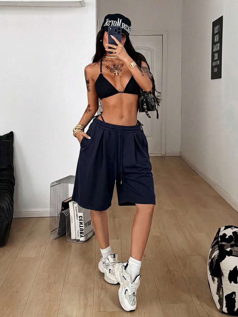 Casual women's low-rise baggy bermuda shorts with drawstring waist and pockets
