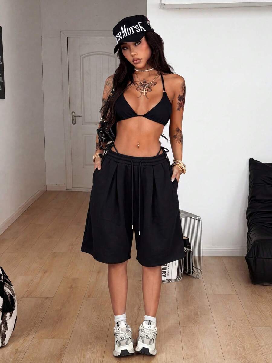Casual women's low-rise baggy bermuda shorts with drawstring waist and pockets