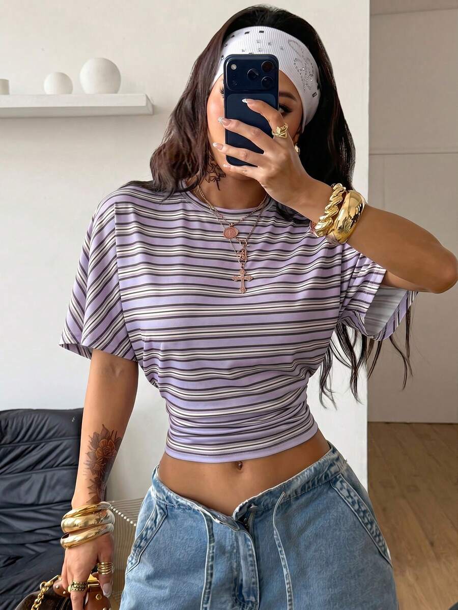 Women's casual short sleeve round neck cotton t-shirt with high stretch fabric.