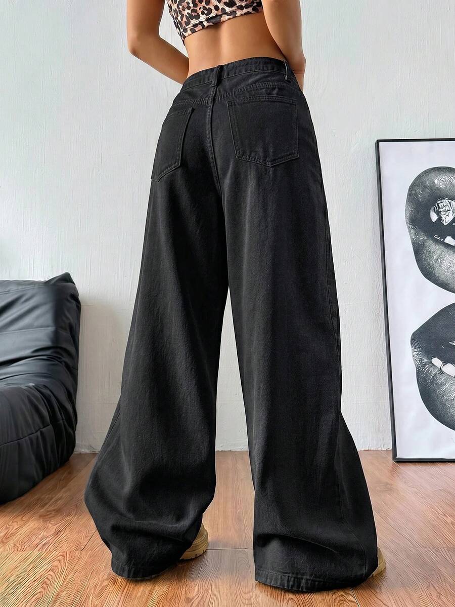 Women's casual loose fit wide leg denim jeans with functional pockets and low waist design.