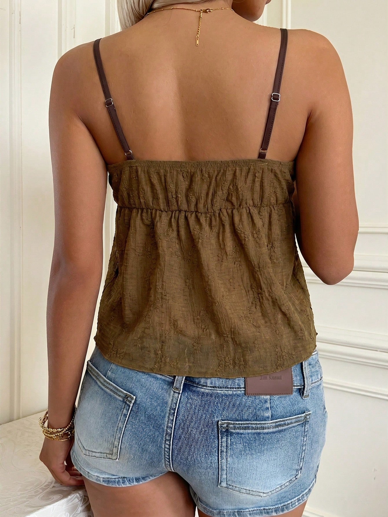 Women's white lace jacquard camisole with spaghetti straps, frill details, plant pattern, slim fit, and flared hem