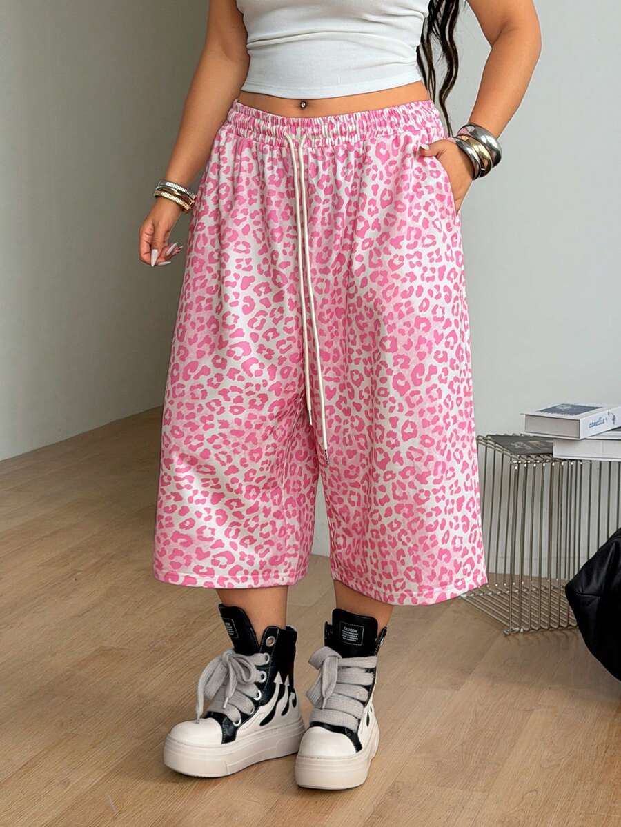 Casual loose fit Bermuda shorts with an elastic drawstring waistband and pockets in a soft cotton blend fabric.