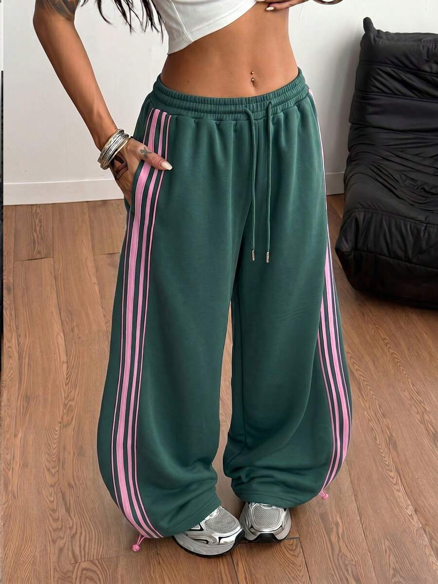 Women's wide leg trousers with a tree branch graphic pattern, loose fit, and mid-rise waist in woven fabric.