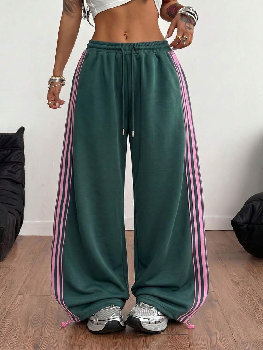 Women's wide leg trousers with a tree branch graphic pattern, loose fit, and mid-rise waist in woven fabric.