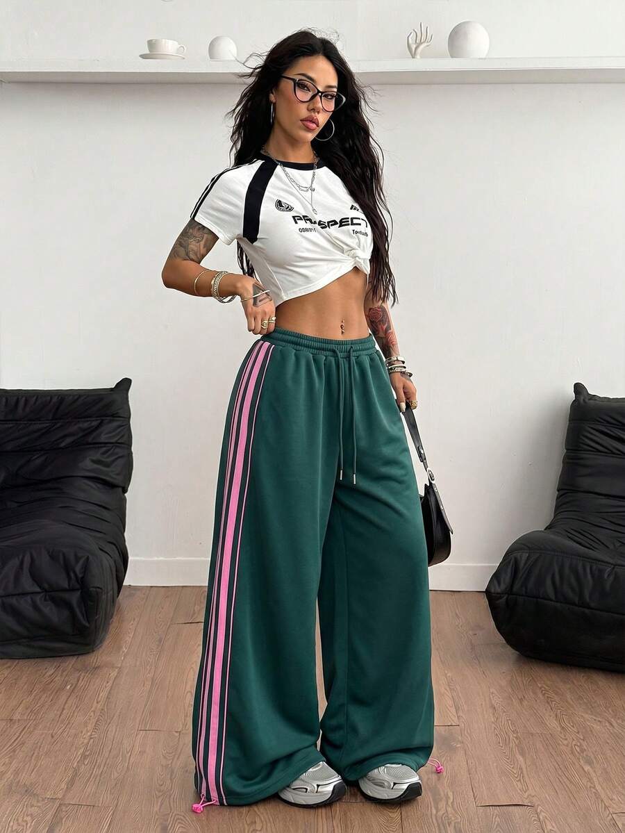 Women's wide leg trousers with a tree branch graphic pattern, loose fit, and mid-rise waist in woven fabric.