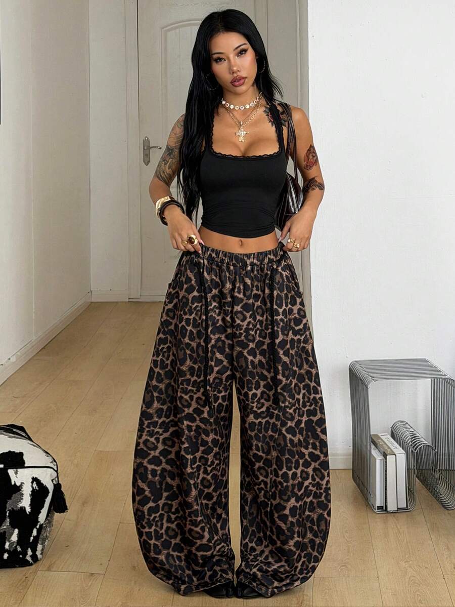 Women's casual grey plaid sweatpants featuring an elastic drawstring waistband, side pockets, and a relaxed loose fit.