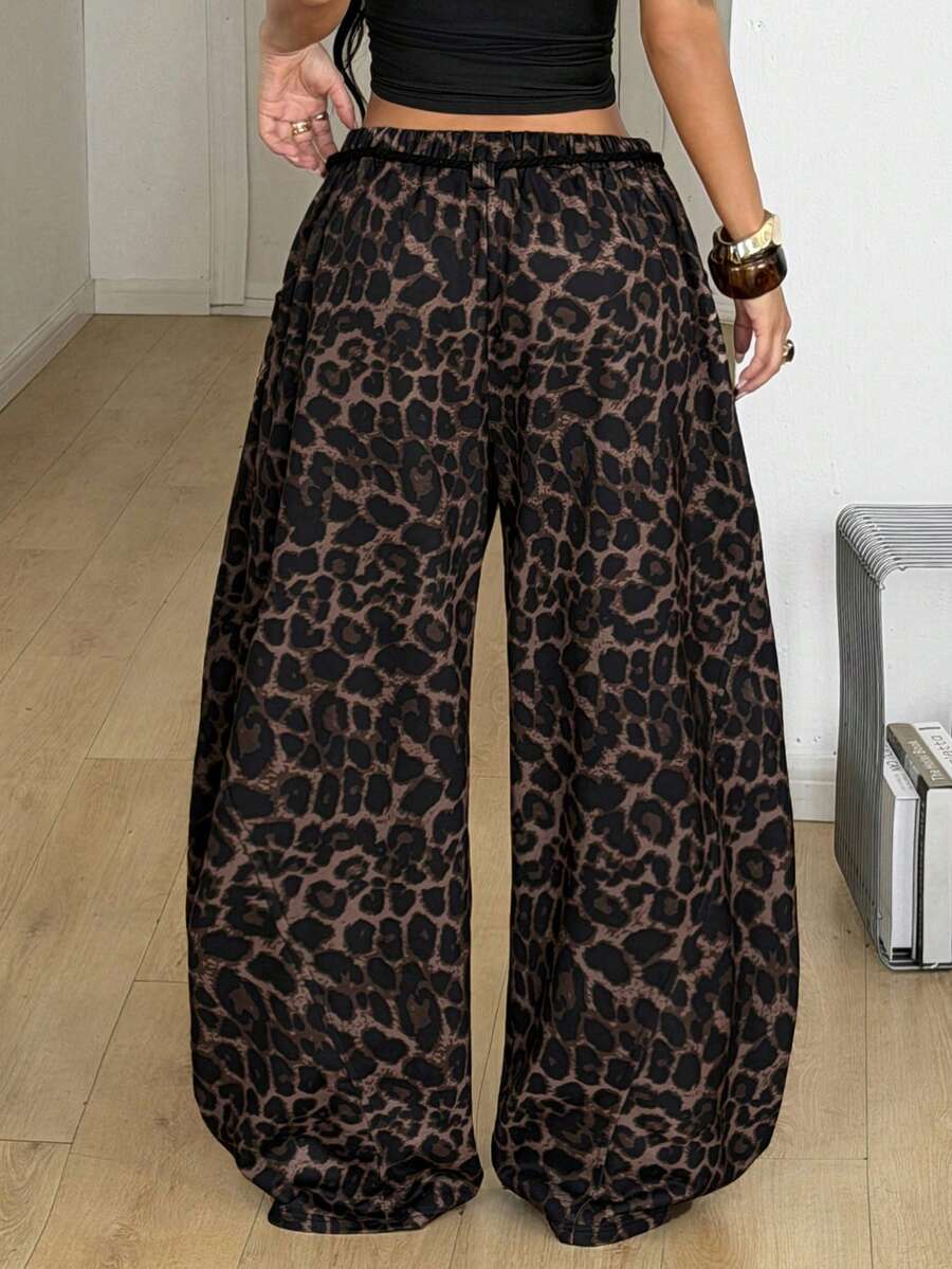 Women's casual grey plaid sweatpants featuring an elastic drawstring waistband, side pockets, and a relaxed loose fit.