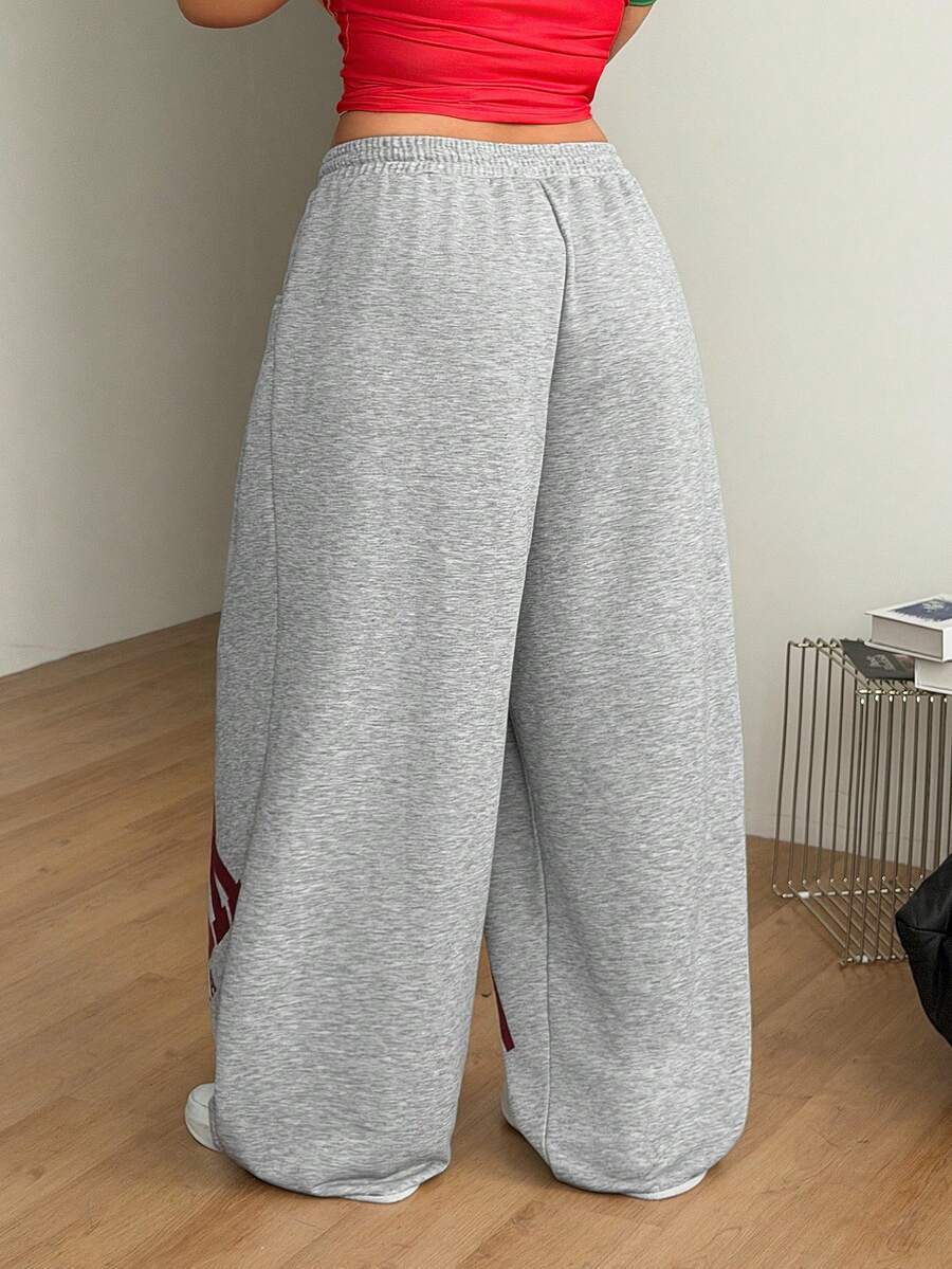 Women's loose wide leg casual sweatpants with an elastic waistband and side pockets