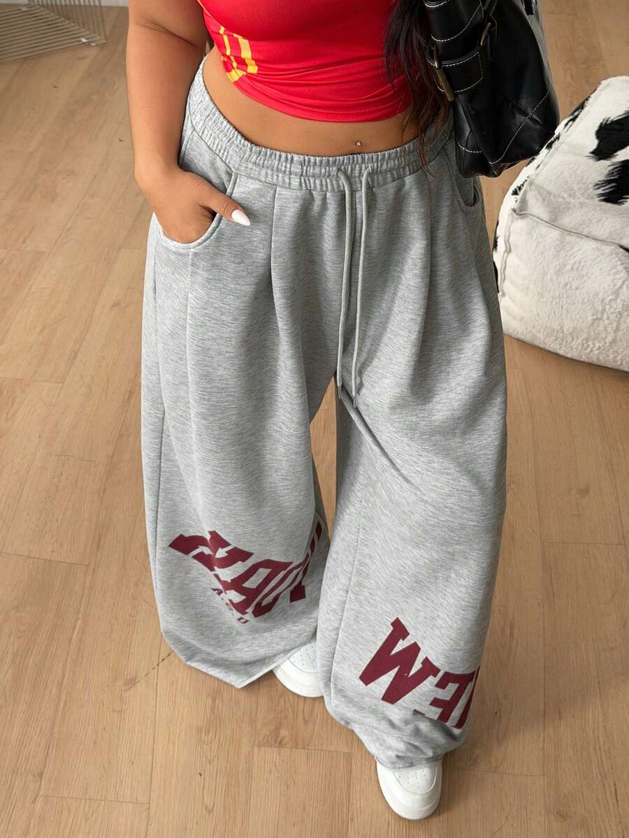 Women's loose wide leg casual sweatpants with an elastic waistband and side pockets